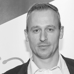 Andrej Latin, solastnik podjetja OVERNET, lastnika blagovne znamke. Sodelavci ga opišejo: odločen, deloven, dober podjetnik in dober vodja.