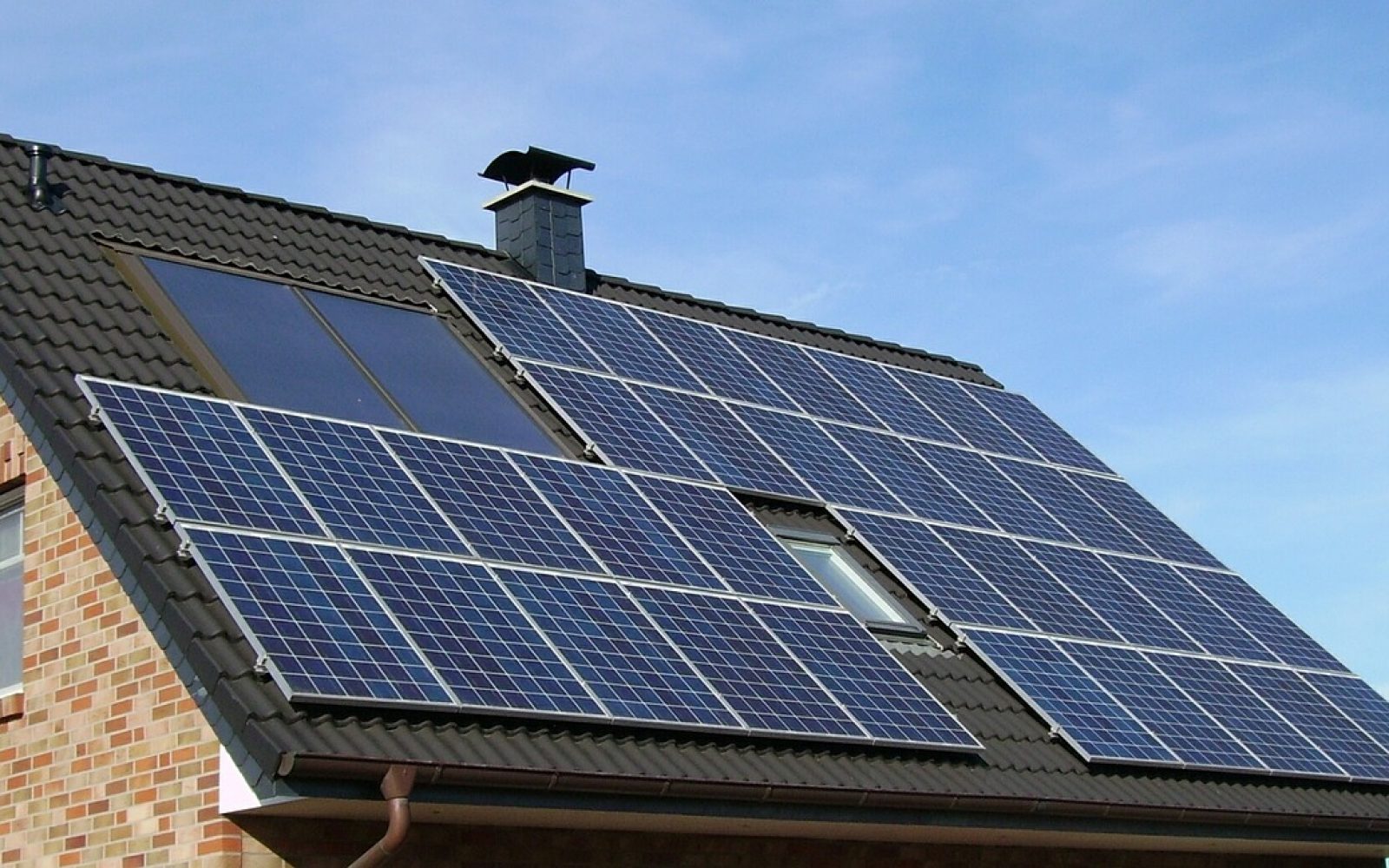 solarni-panel na strehi