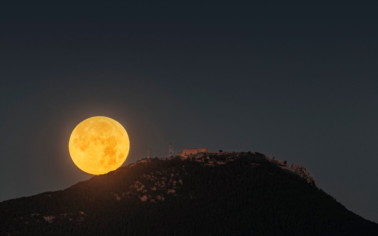 Mit ali resnica? Raziskave končno odgovarjajo, ali je ‘kriva’ polna luna