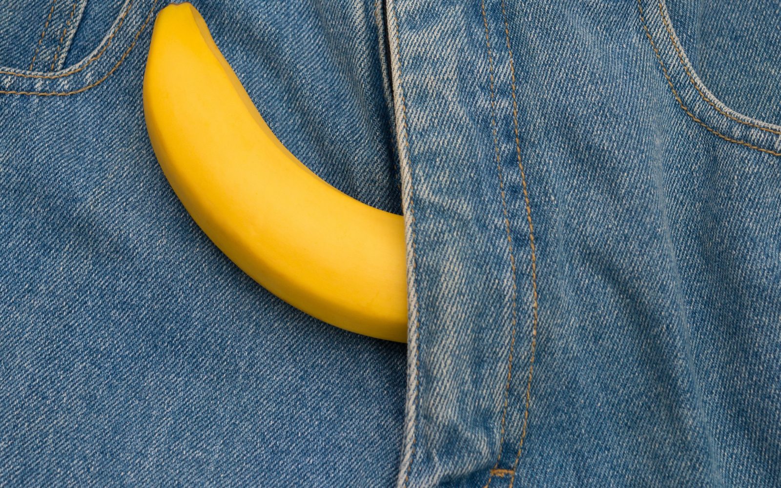 Banana in hlače, ki simbolizira moško zdravje