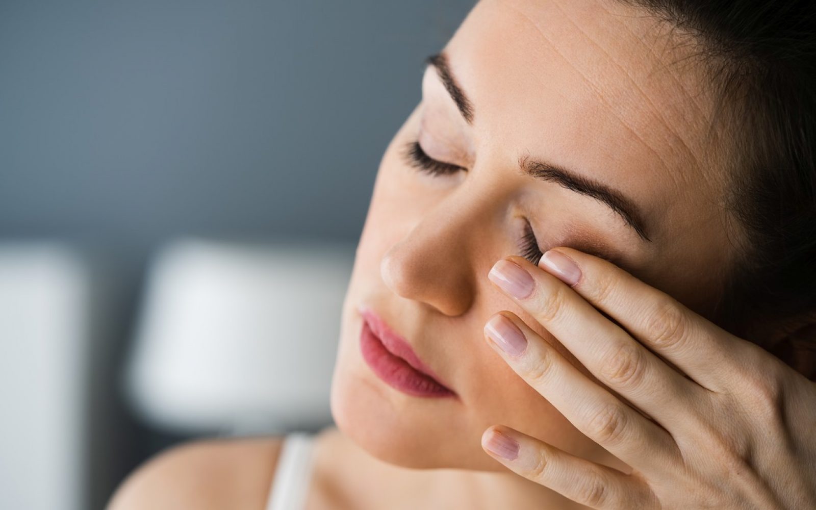 Študija pokazala: če ste čez dan zaspani, imate za 20 % večje tveganje za težave z očmi