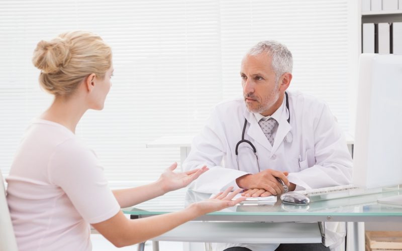 Ženska na pregledu pri zdravniku