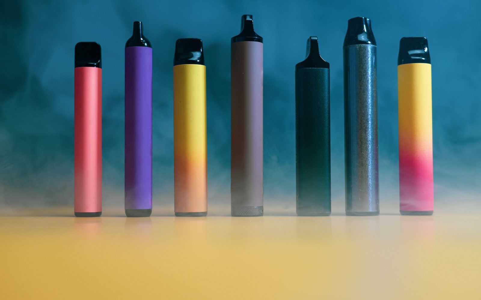 elektronske cigarete v različnih barvah