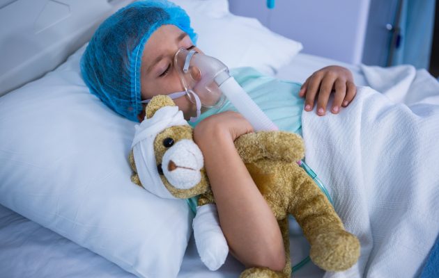 Otrok, mlajši od pet let, hospitaliziran zaradi vejpanja