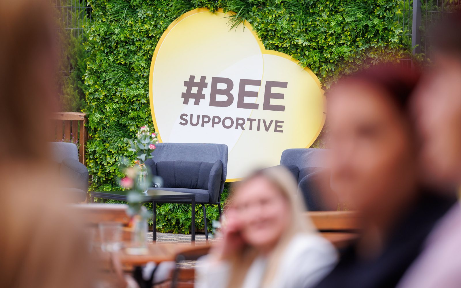 Medex Bee supportive