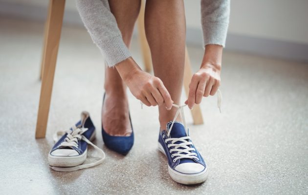 Opozorilo: Ti čevlji lahko poslabšajo bolečine v kolenih