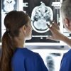 Radiologi pregledujejo posnetke možganov