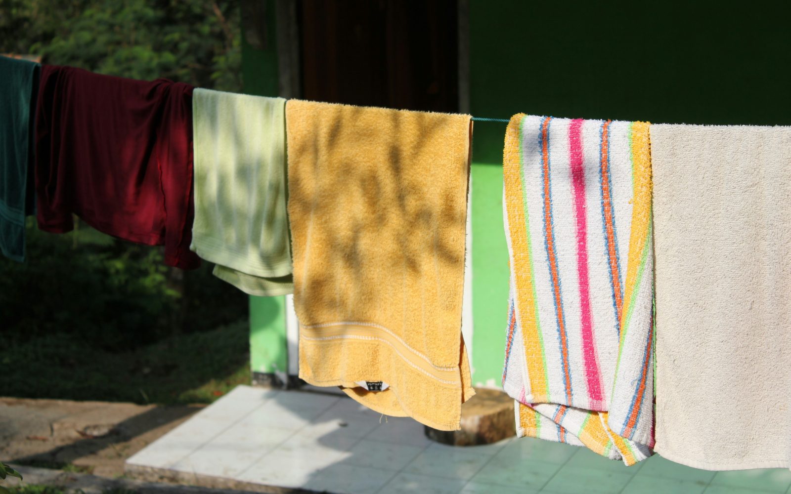 v lepem vremenu se brisače sušijo na soncu