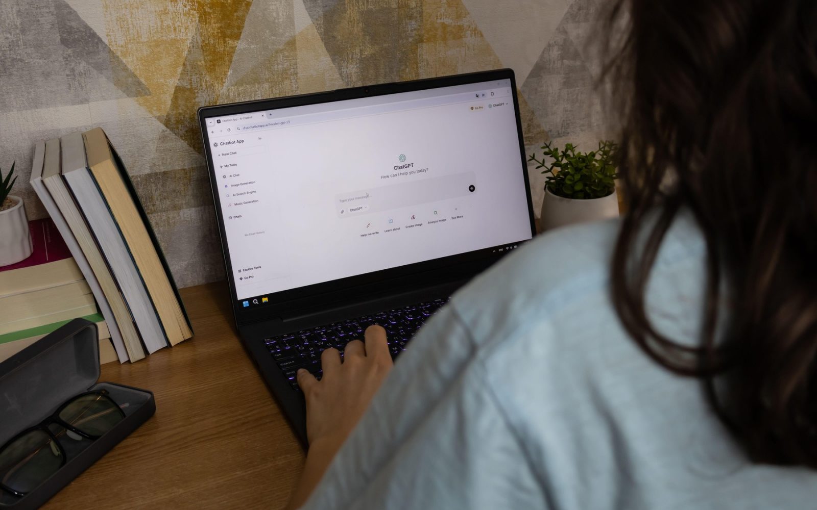 Chat GPT kot klepetalnik za psihološko in socialno podporo