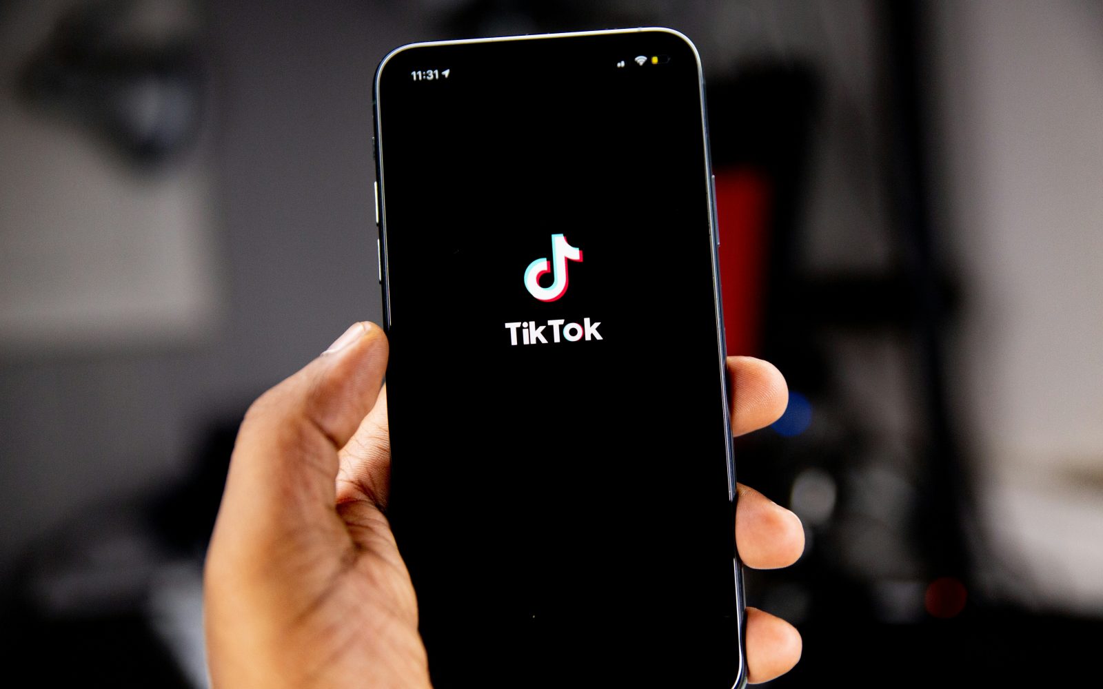 Aplikacija TikTok na mobilnem telefonu
