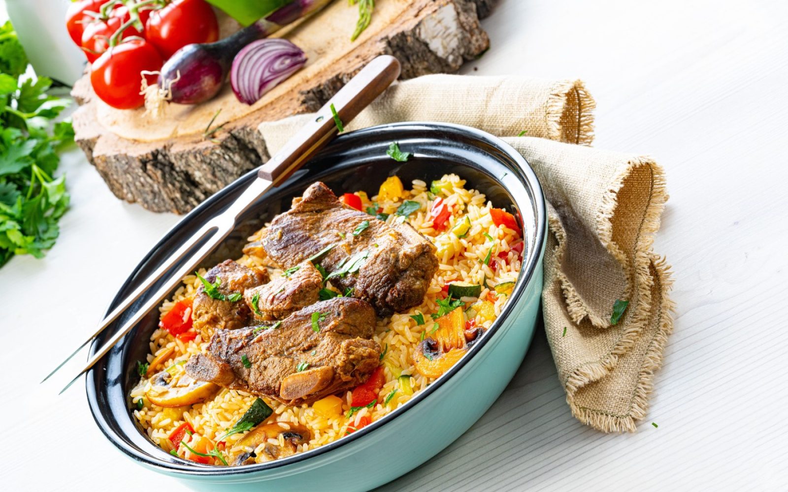 Riž z zelenjavo kot del uravnoteženega obroka pri hujšanju