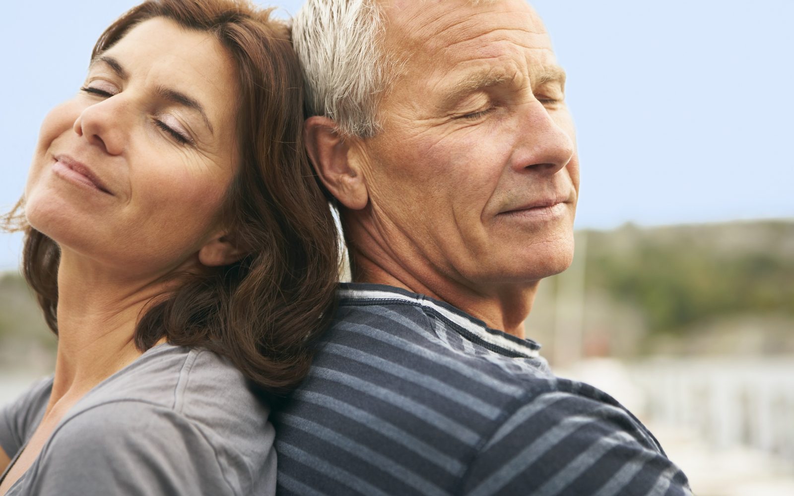 starejši par zdravo živi in skrbi za svoje možgane in kognitivne sposobnosti