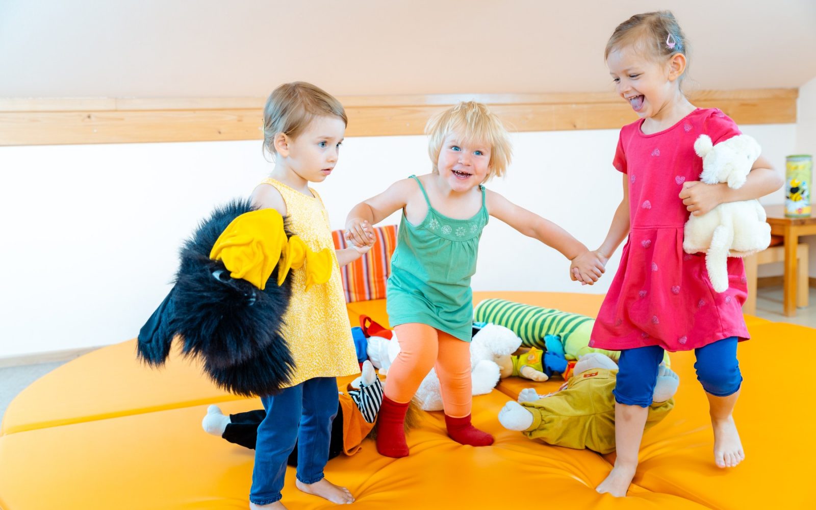 Otroci si z veselo igro krepijo krepijo tudi povezanost, kondicijo, zdravje in imunski sistem