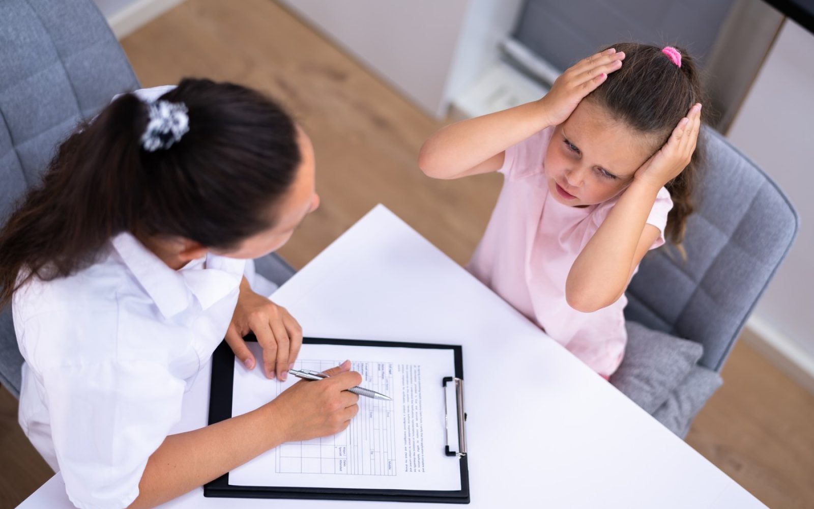 otrok, terapija, pogovor, znaki, izzivi