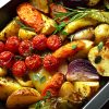 Jesenska veganska martinova pojedina - pečena zelenjava v pečici, krompir, začimbe, paradižnik, korenje, pečen krompir, paprika, čebula