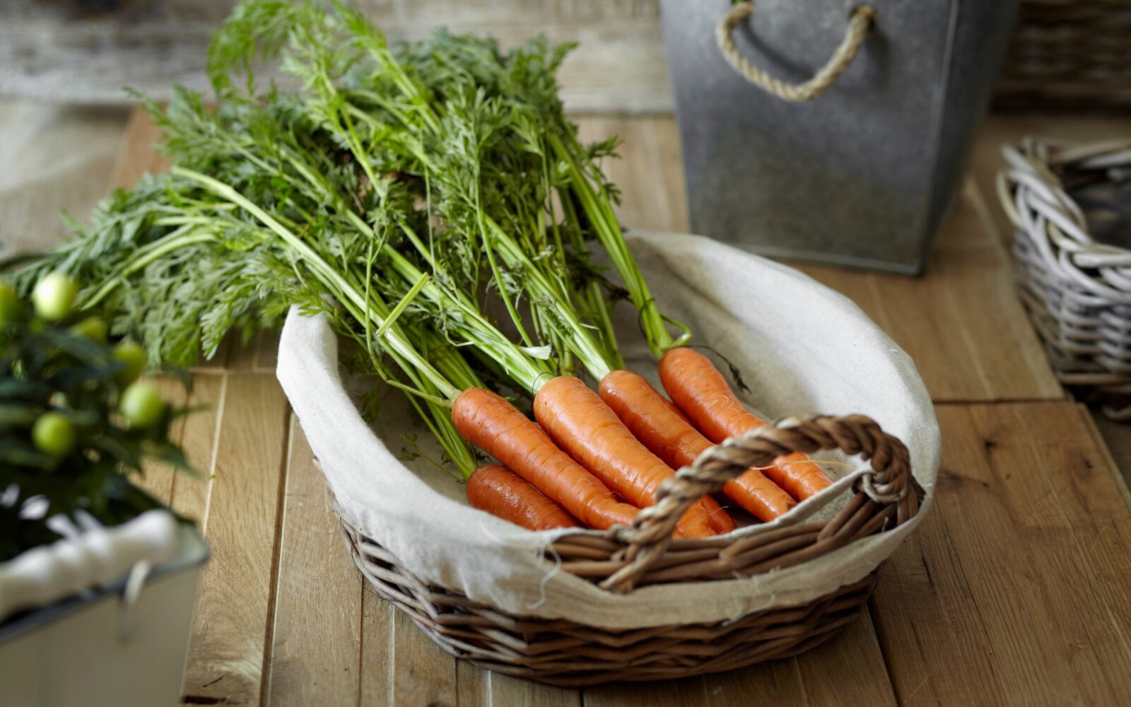 Košara korenja - odlično živilo za ohranjanje zdravja oči