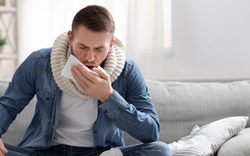 Kako prepoznati, kateri kašelj vas muči – suh ali moker?