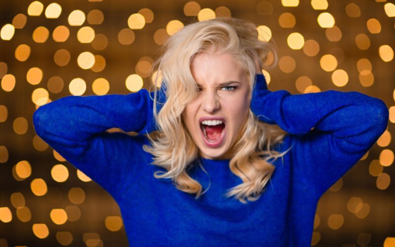 Le zabava? Nekdanja Miss Universe zaradi tega delno oglušela