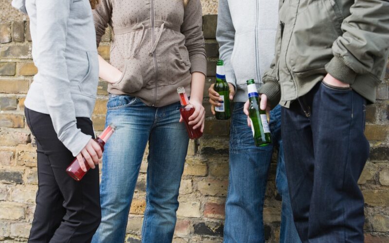 Alkohol in mladi: 122 hospitalizacij, najmlajši je imel 7 let