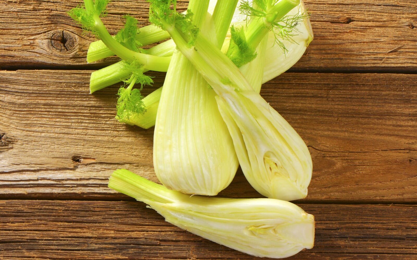 Svež koromač kot naravna pomoč pri napihnjenosti in vetrovih