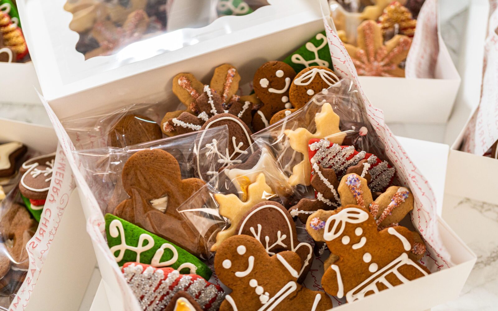 Škatla piškotov kot darilo - lepo, okusno, enostavno za pripravo