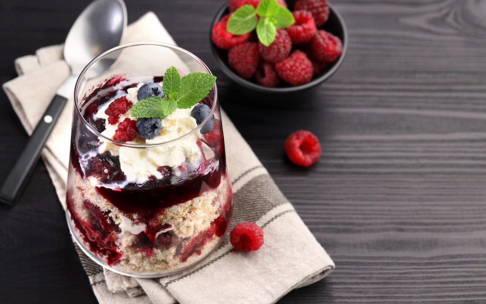 Malinov trifle - praznična sladica