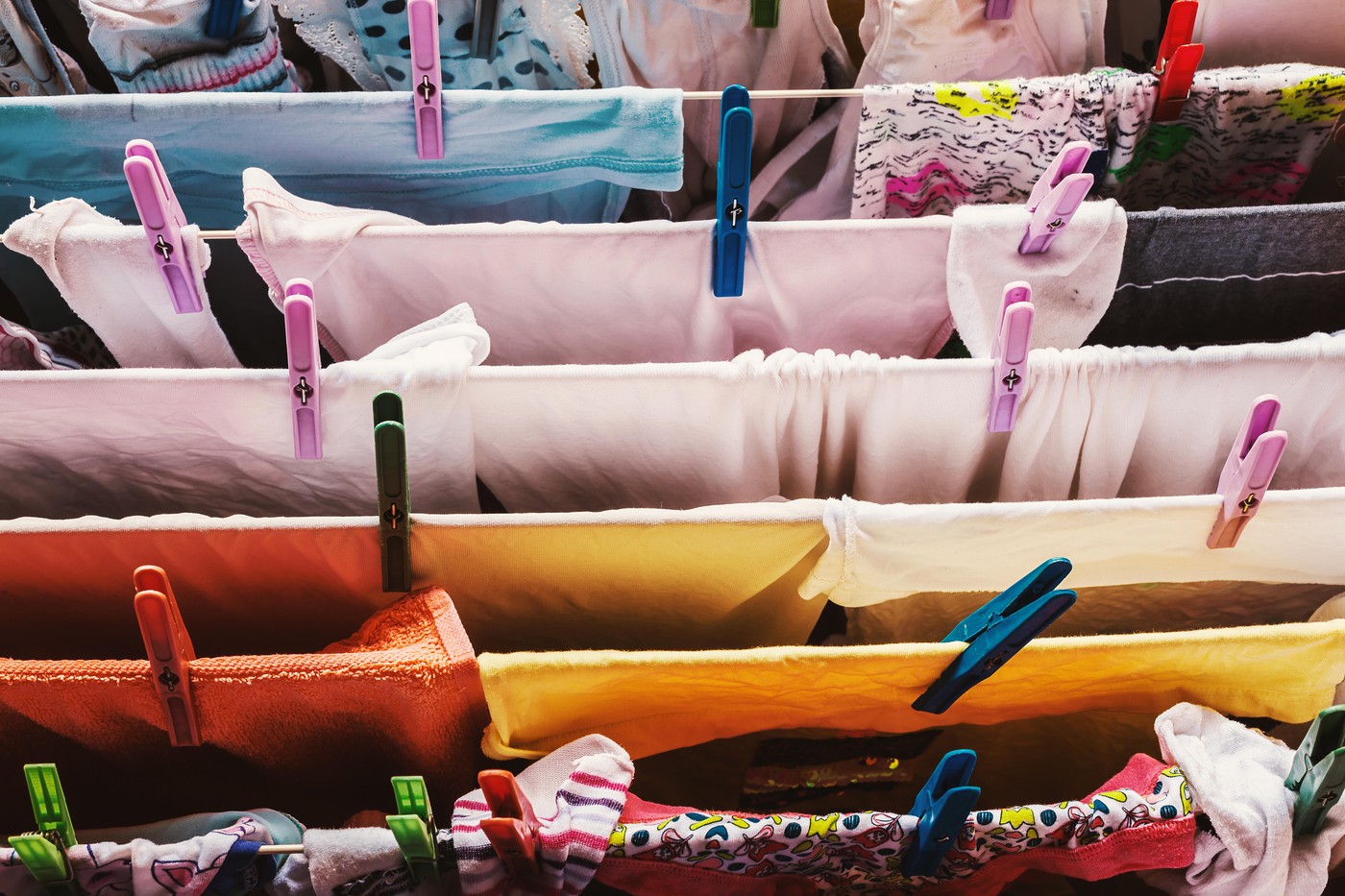 susenje-perila-na-zraku-brez-statiske