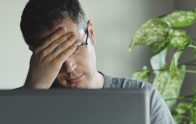 Skoraj tako nevarno kot kajenje: dejavnik, ki močno skrajšuje življenje