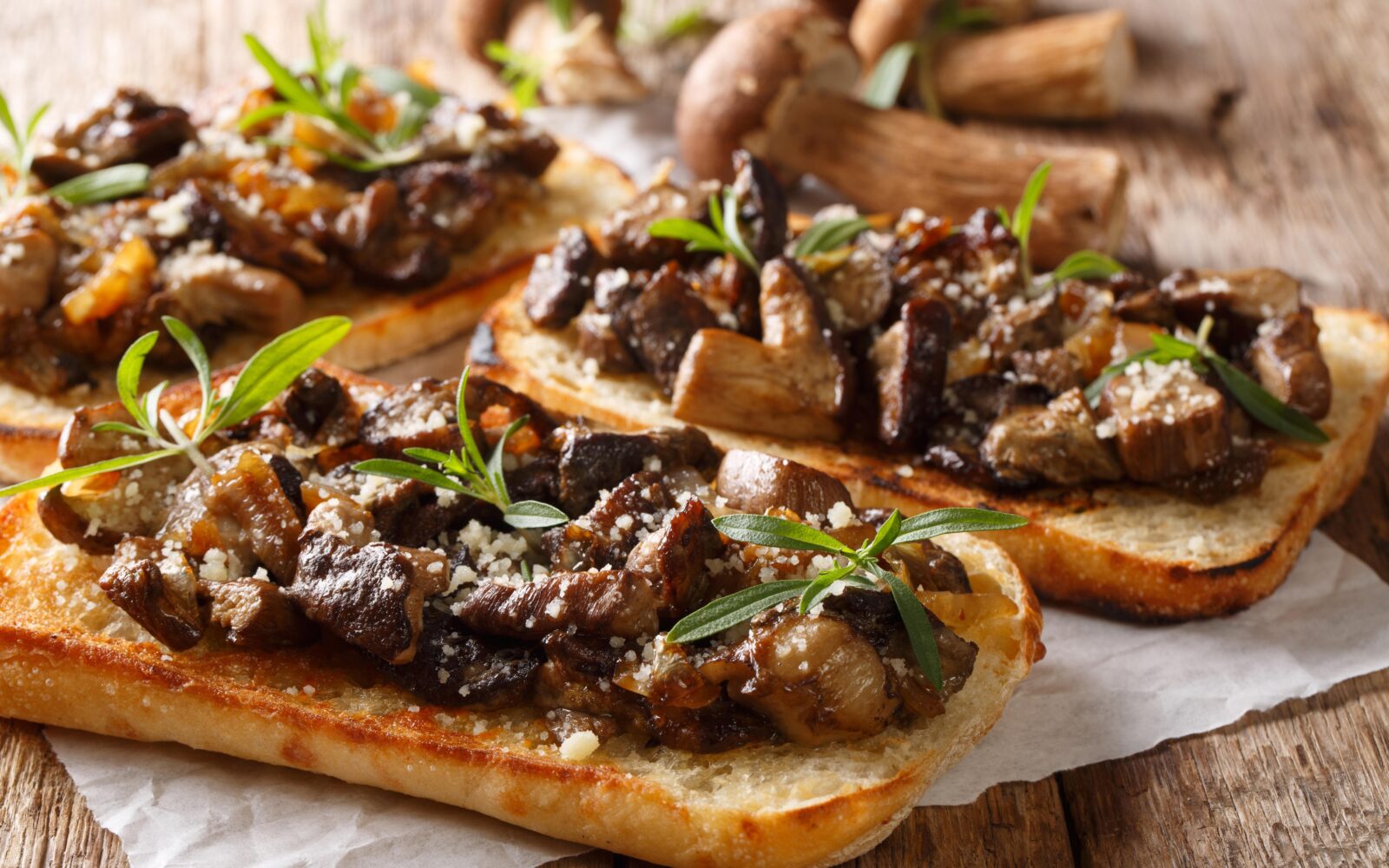 Bruskete z gobicami in gorčico - vegetarijanska praznična predjed