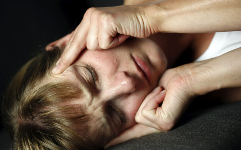 Ko je vsega preveč: kaj oblikuje naše načine iskanja olajšanja