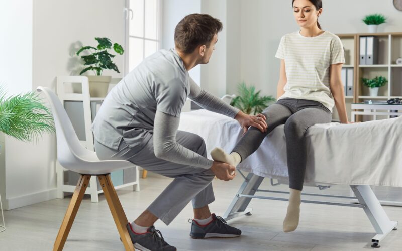 Bolniške in nadzori: Zakaj je obisk samoplačniške fizioterapije dovoljen, bioen…