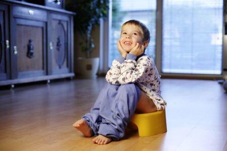 Otrok_na_kahlici.jpg 212BBDCE-48F1-11E1-BD4F-B46665B94067